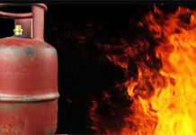 রাজধানীর দক্ষিণখানের কলেজ রোড এলাকার একটি বাসায় গ্যাস সিলিন্ডার বিস্ফোরণ হয়ে তিনজন দগ্ধ