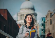 যুক্তরাষ্ট্রে উচ্চশিক্ষা: কেন প্রত্যাখ্যাত হচ্ছে এফ-ওয়ান ভিসা, জেনে নিন কারণ ও সমাধান